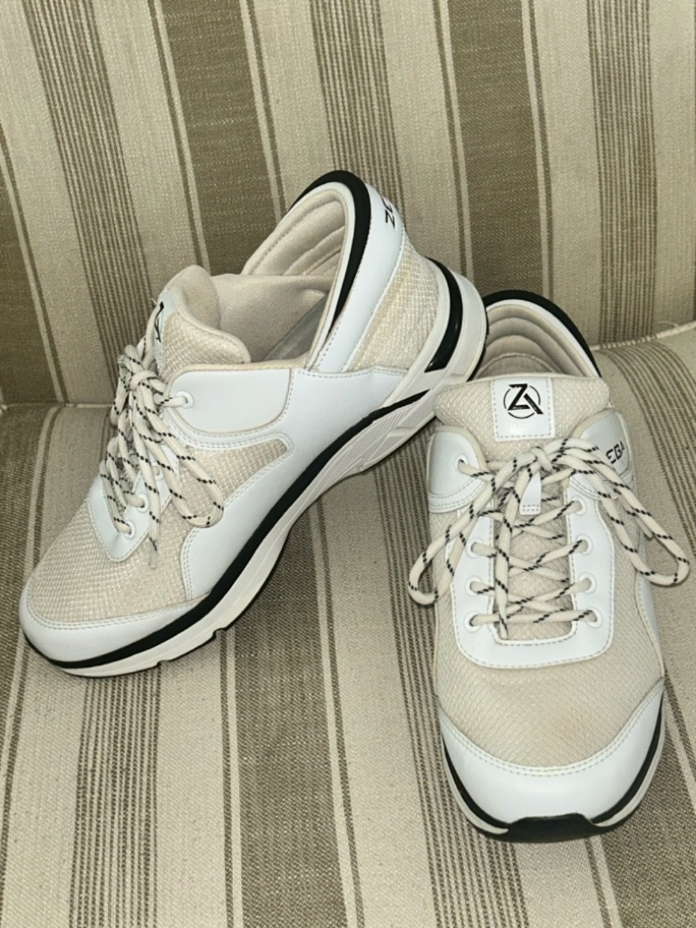 Zeba Men’s Arctic White Slip on Size 11 Sneakers